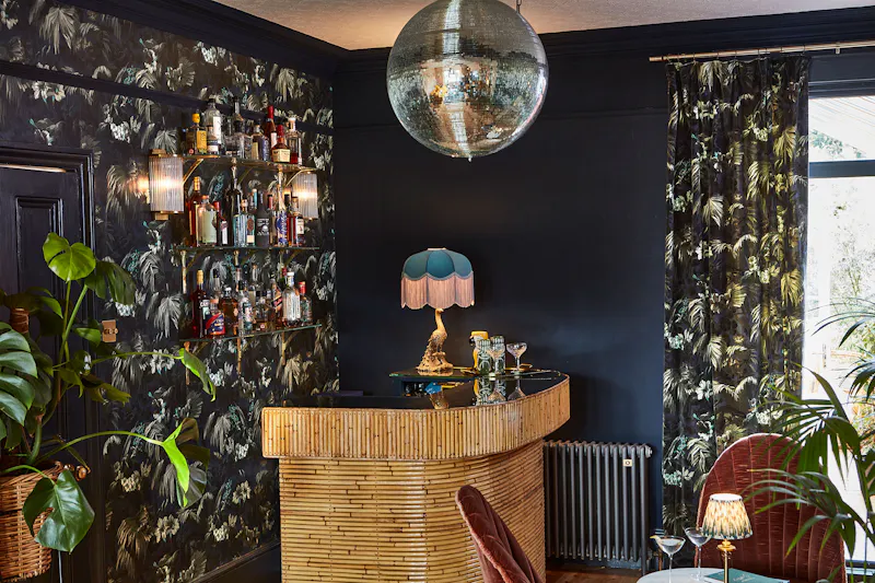 Bar at Exotic semi in Sydenham , D2567 (photo 7)