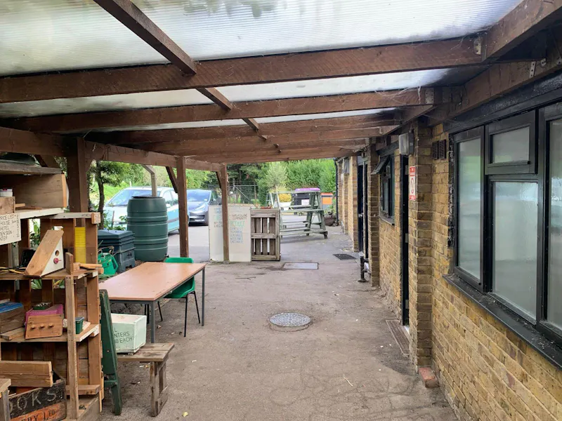 Cafe & Woodland in Tottenham , R855 (photo 2)