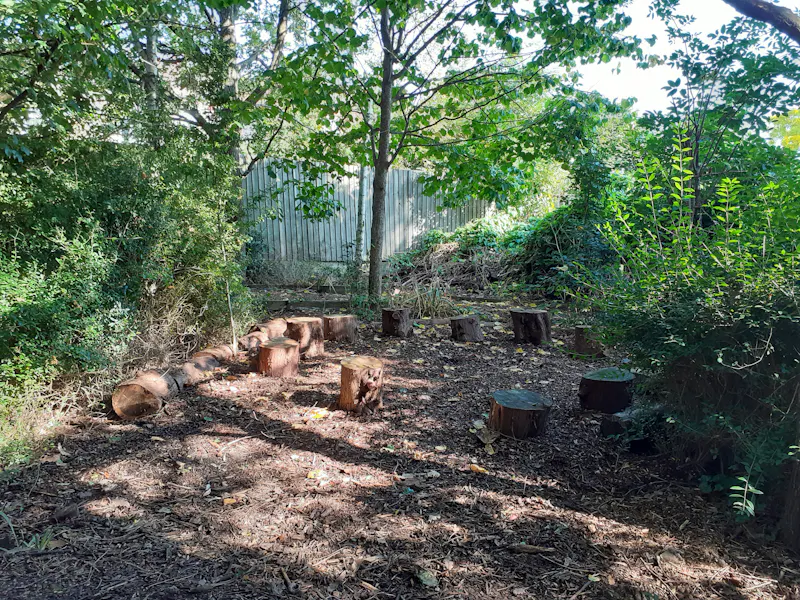 Cafe & Woodland in Tottenham , R855 (photo 21)