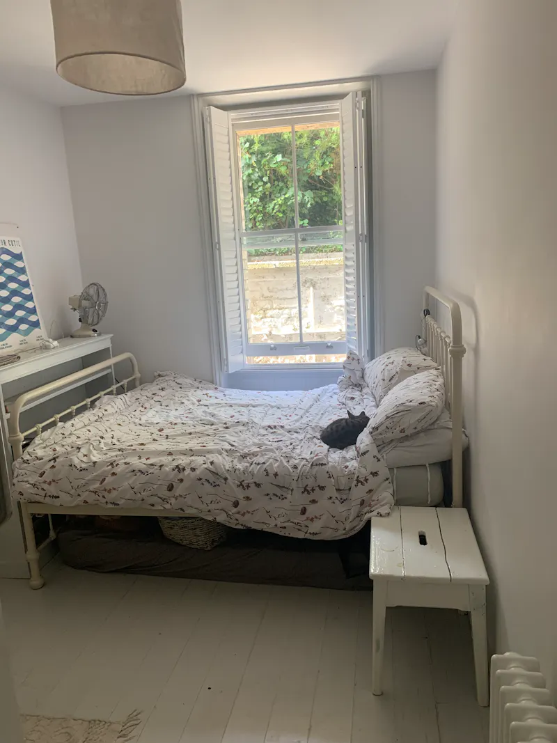 Bedroom at Basement flat Twickenham , B1942 (photo 16)