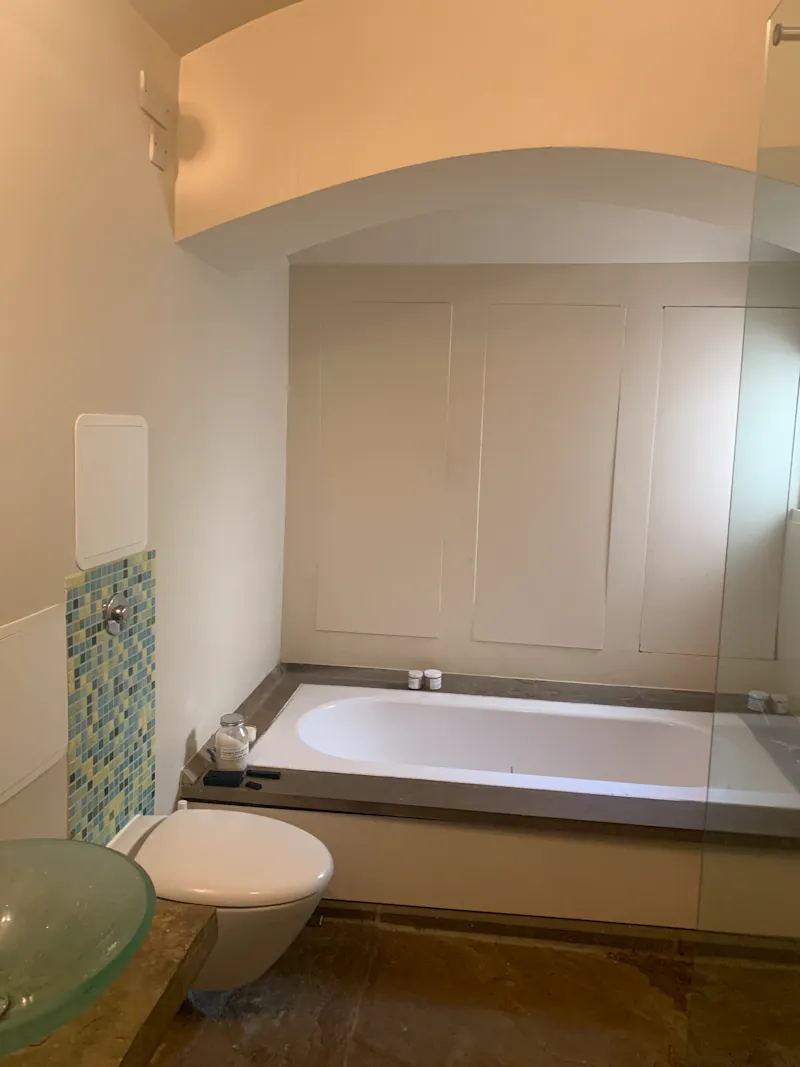 Bath at Basement flat Twickenham , B1942 (photo 19)
