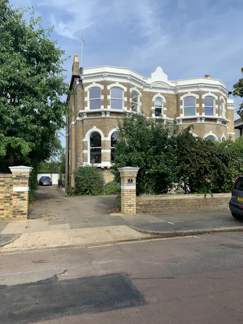 Basement flat Twickenham , B1942