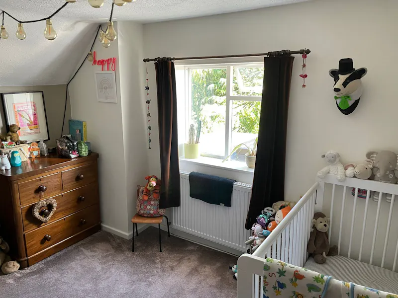 Bedroom - child's at 16th century Bedmond house, M348 (photo 33)