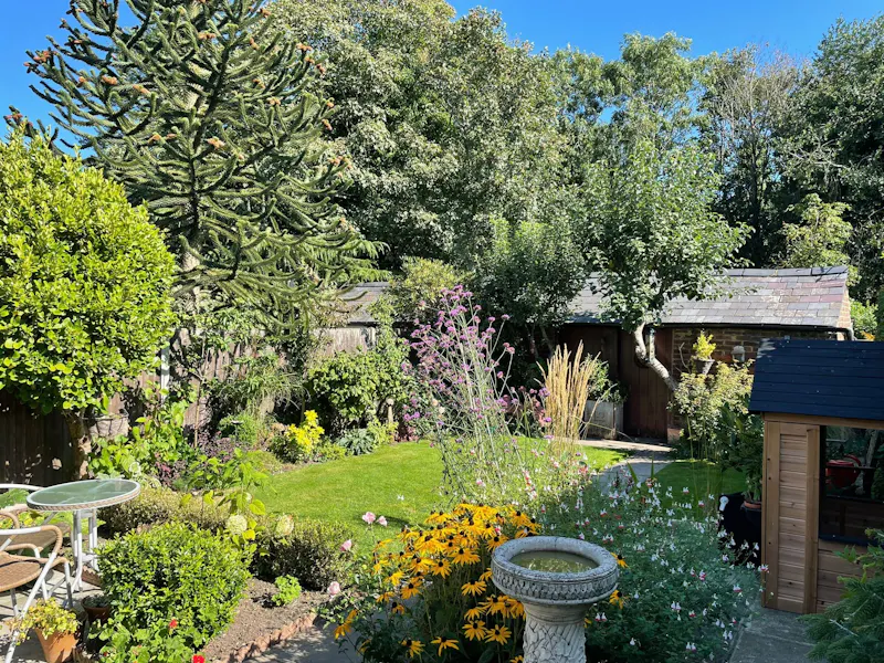 Garden at 16th century Bedmond house, M348 (photo 40)