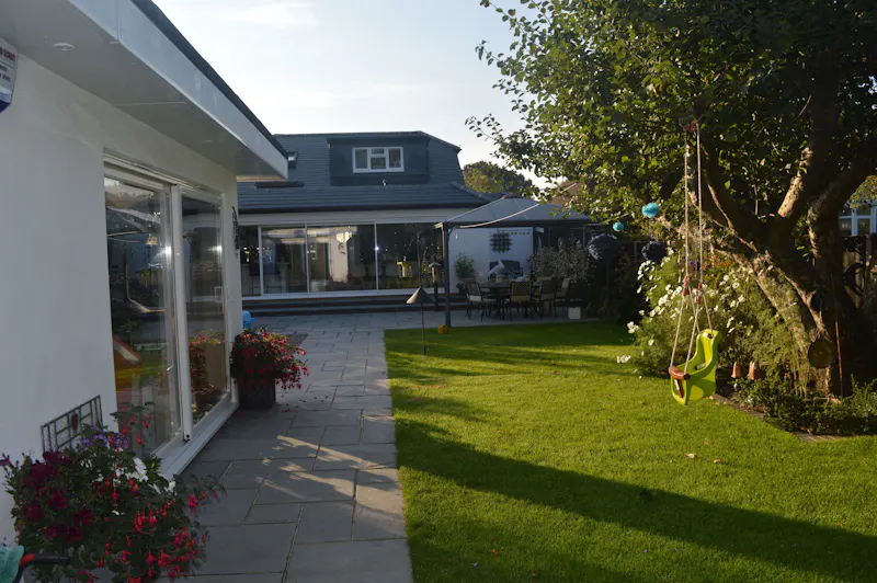 Garden at Ruislip chalet bungalow, D2571 (photo 19)