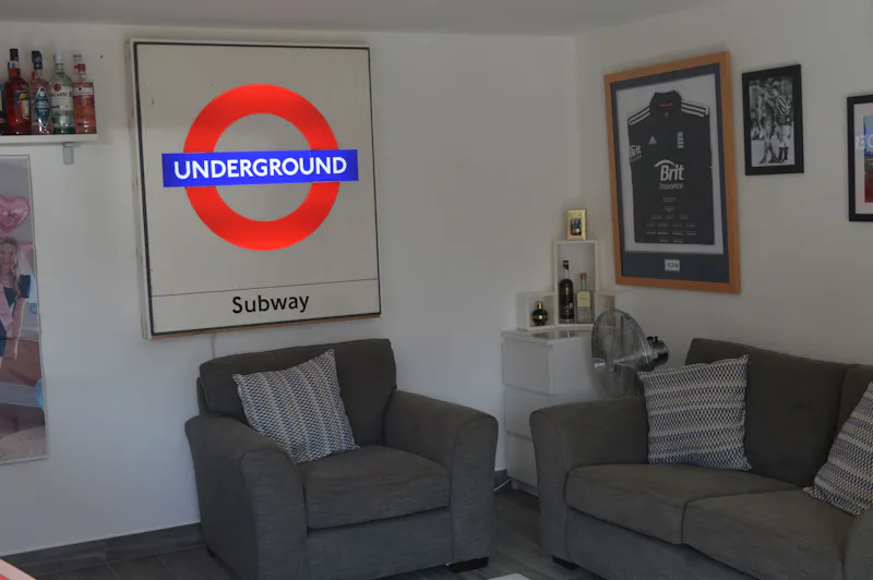 Sitting room at Ruislip chalet bungalow, D2571 (photo 10)