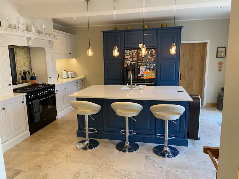 Kitchen at Windlesham farm house , D2570 (photo 4)