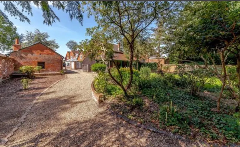 Windlesham farm house , D2570 (photo 26)