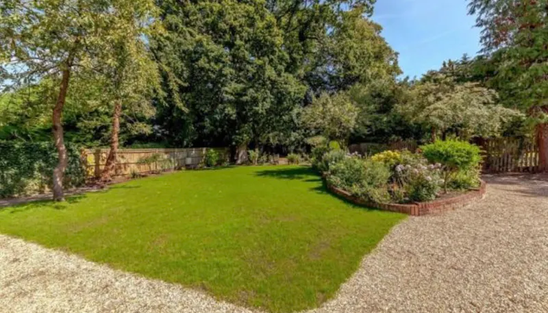 Windlesham farm house , D2570 (photo 17)