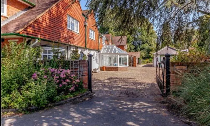 Windlesham farm house , D2570 (photo 25)