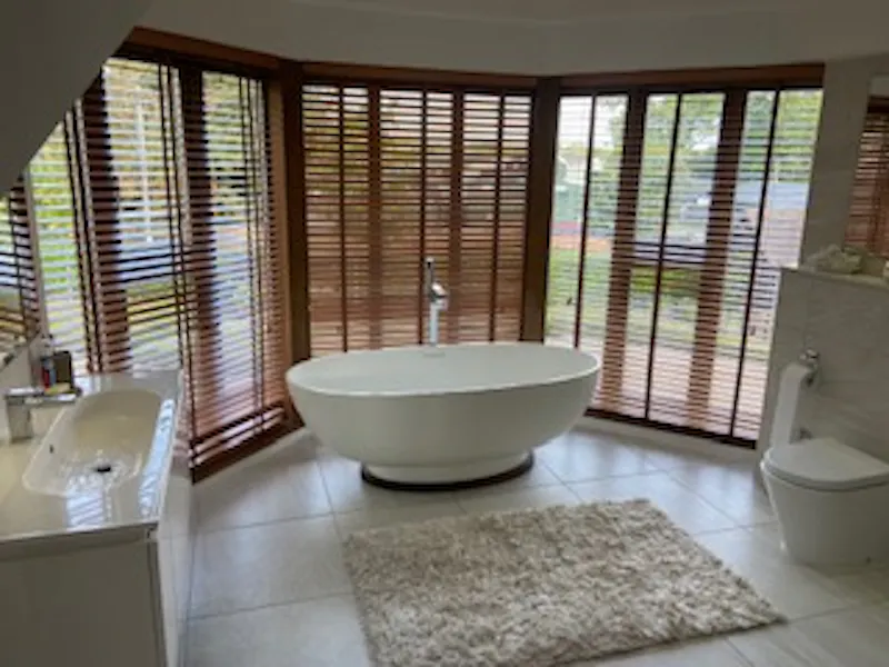 Bathroom at Chobham farm lodge, D2569 (photo 14)