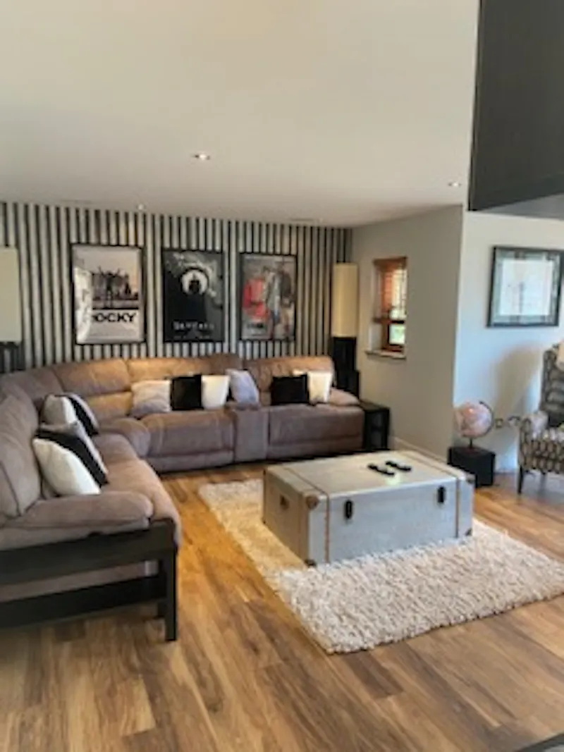 Living Room at Chobham farm lodge, D2569 (photo 6)