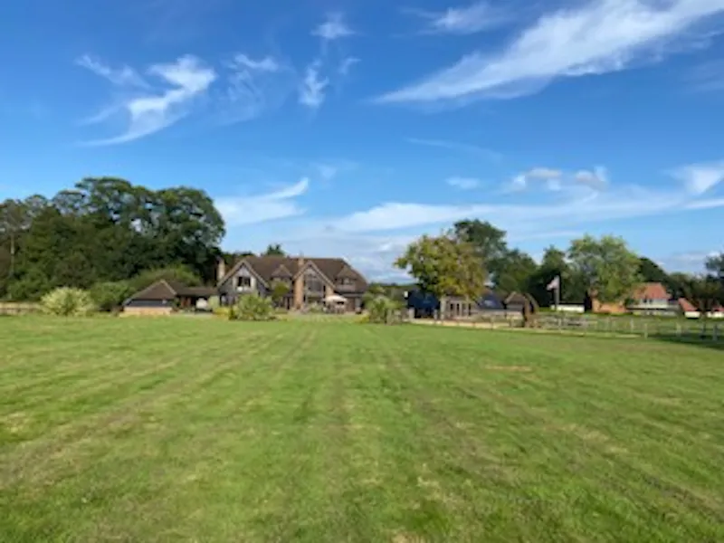 Garden at Chobham farm lodge, D2569 (photo 19)
