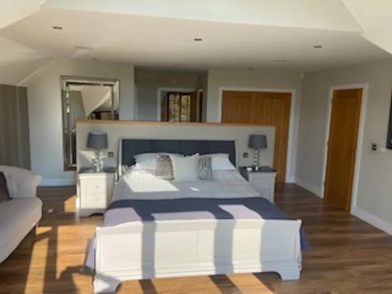 Bedroom at Chobham farm lodge, D2569 (photo 10)