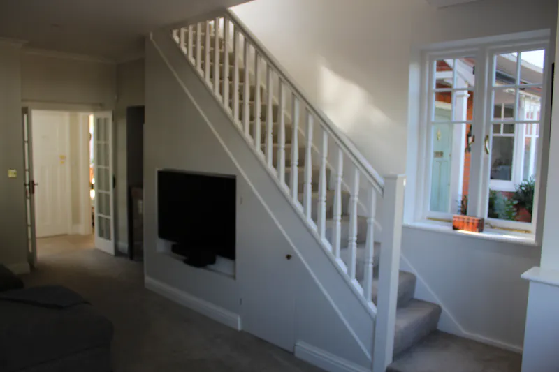 Staircase at Edwardian renovation Esher, H186 (photo 20)