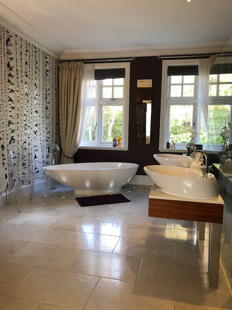 Bathroom at Large Victorian house Guildford, B1944 (photo 9)