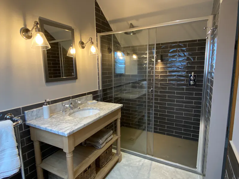 Tiled at Dairy farm & stables Bedford, L730 (photo 32)