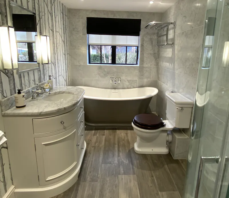 Bathroom at Dairy farm & stables Bedford, L730 (photo 21)