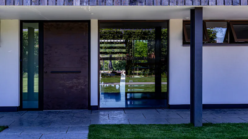 Modern house near Bedford, D2581 (photo 67)