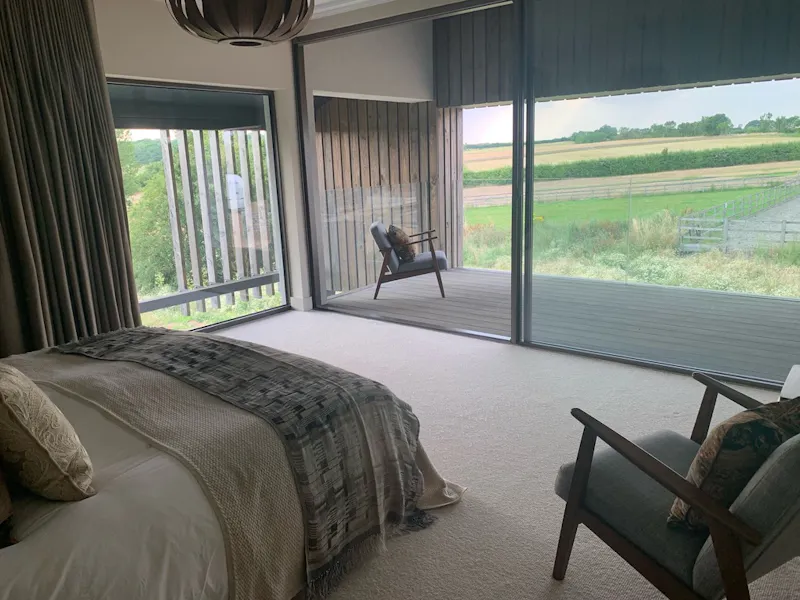 Modern house near Bedford, D2581 (photo 38)