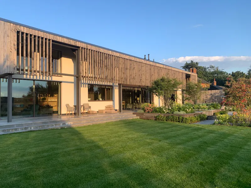 Modern house near Bedford, D2581 (photo 84)