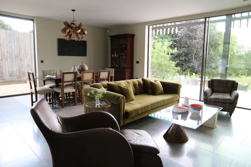 Sitting room at Modern house near Bedford, D2581 (photo 17)