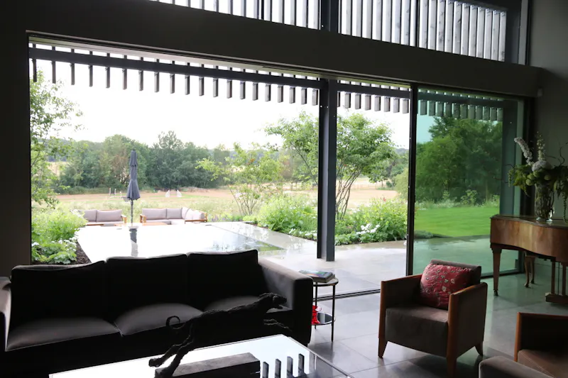 Modern house near Bedford, D2581 (photo 16)