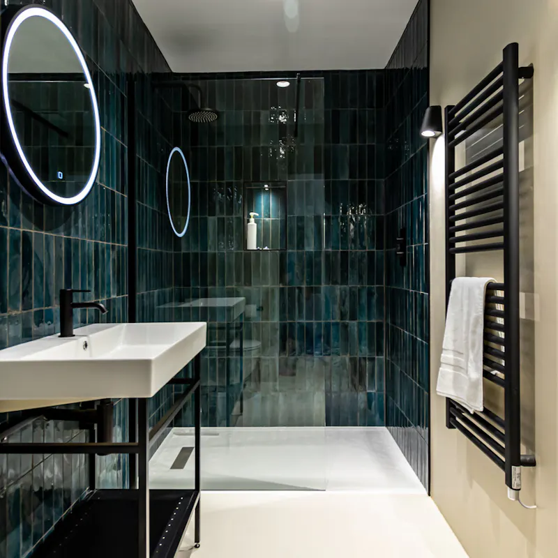 Bathroom at Modern house near Bedford, D2581 (photo 45)
