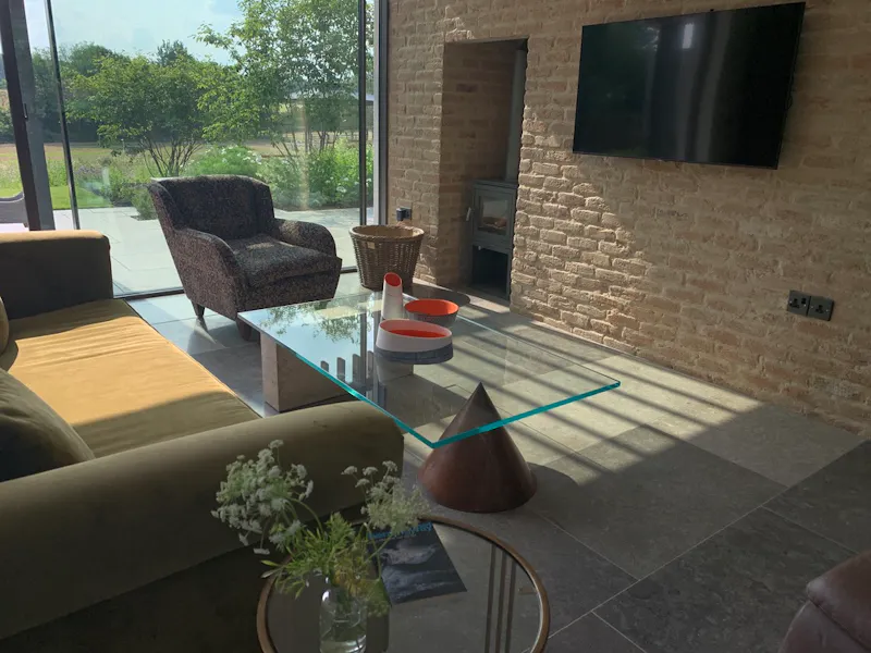 Exposed brick at Modern house near Bedford, D2581 (photo 19)