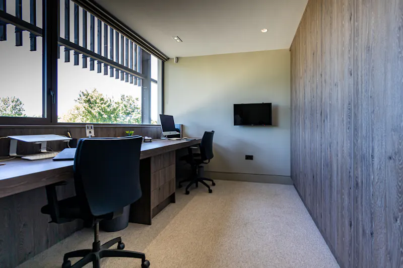 Office at Modern house near Bedford, D2581 (photo 57)