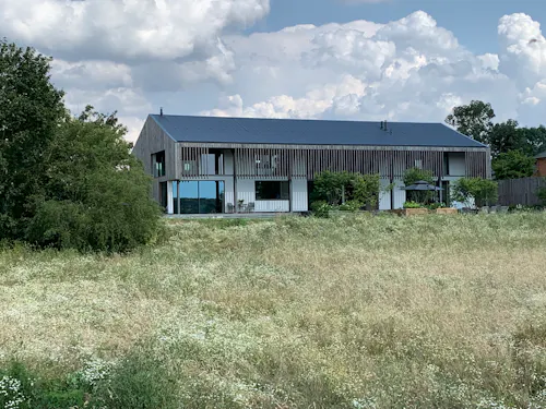 Modern house near Bedford, D2581