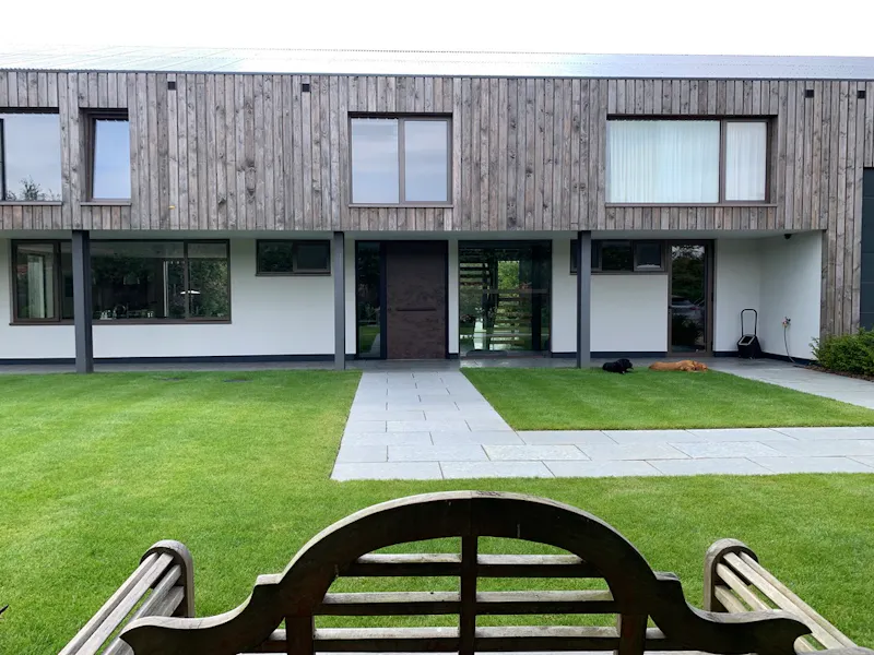 Modern house near Bedford, D2581 (photo 82)