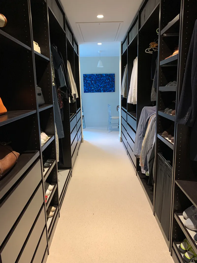 Dressing room at Modern house near Bedford, D2581 (photo 43)