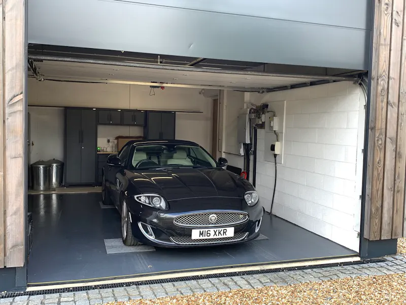 Garage at Modern house near Bedford, D2581 (photo 58)
