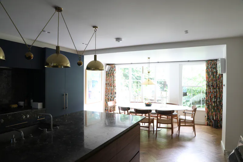 Kitchen at Notting Hill townhouse, B1950 (photo 6)