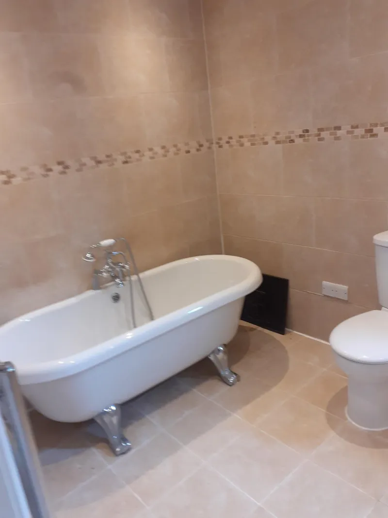 Bath - rolltop at Barn conversion Stapleford , D2583 (photo 31)