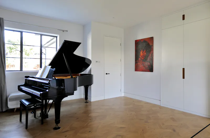 Piano at Modern Stucco Streatham Home, D2579 (photo 31)