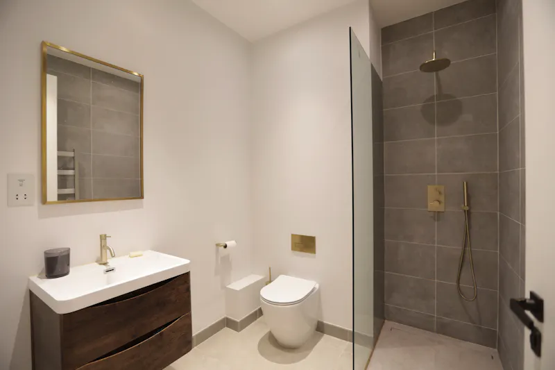 Bathroom at Modern Stucco Streatham Home, D2579 (photo 43)