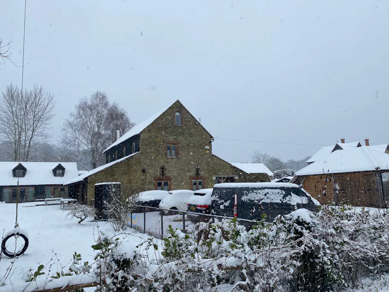 Luxe barn conversion in Dorking, L731 (photo 58)