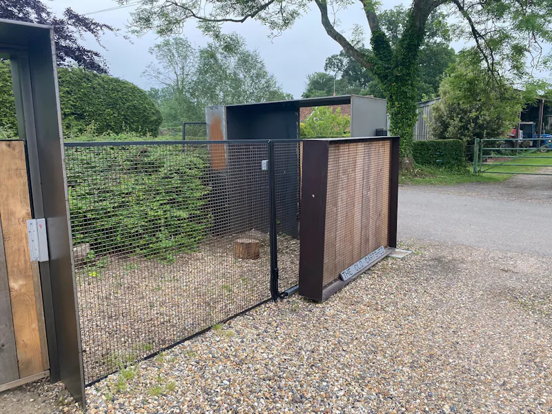 Luxe barn conversion in Dorking, L731 (photo 79)