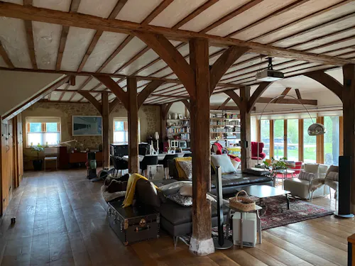 Luxe barn conversion in Dorking, L731