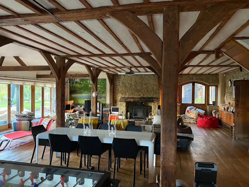 Dining room at Luxe barn conversion in Dorking, L731 (photo 11)