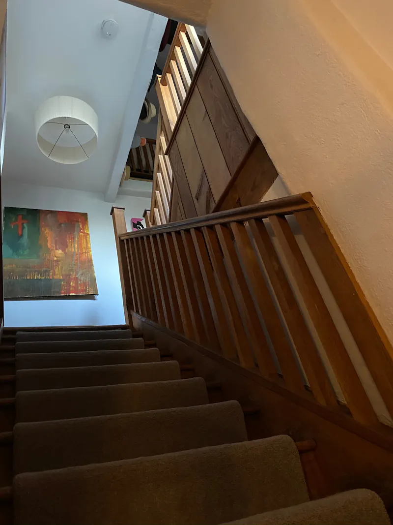 Staircase at Luxe barn conversion in Dorking, L731 (photo 26)