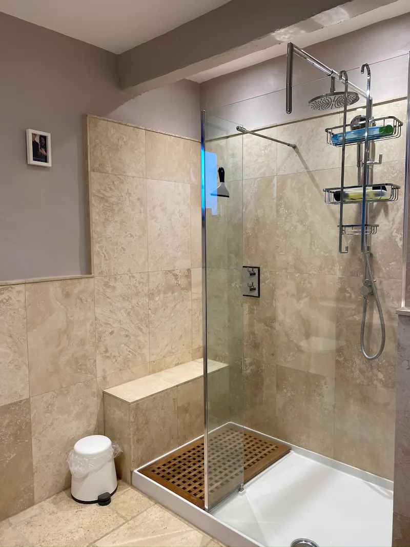 Bathroom at Luxe barn conversion in Dorking, L731 (photo 31)