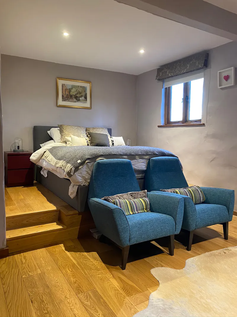 Bedroom at Luxe barn conversion in Dorking, L731 (photo 28)