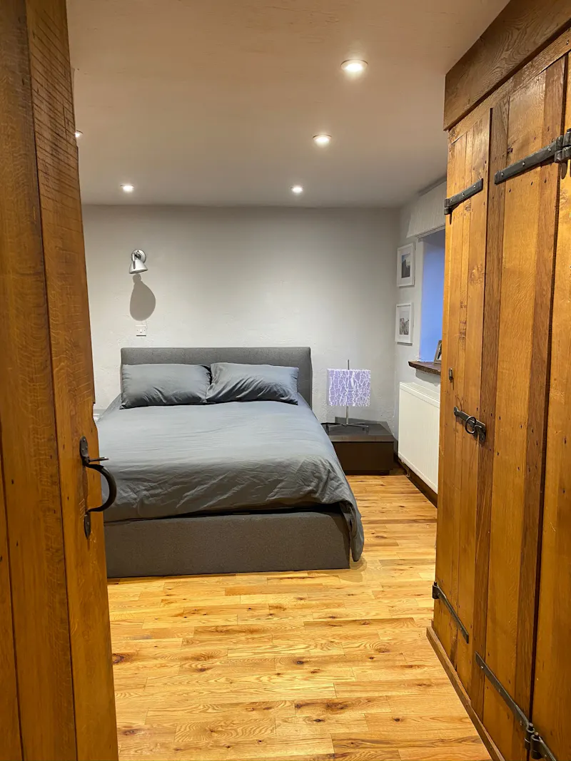 Bedroom at Luxe barn conversion in Dorking, L731 (photo 29)