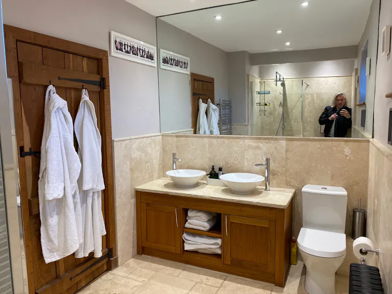 Bathroom at Luxe barn conversion in Dorking, L731 (photo 41)