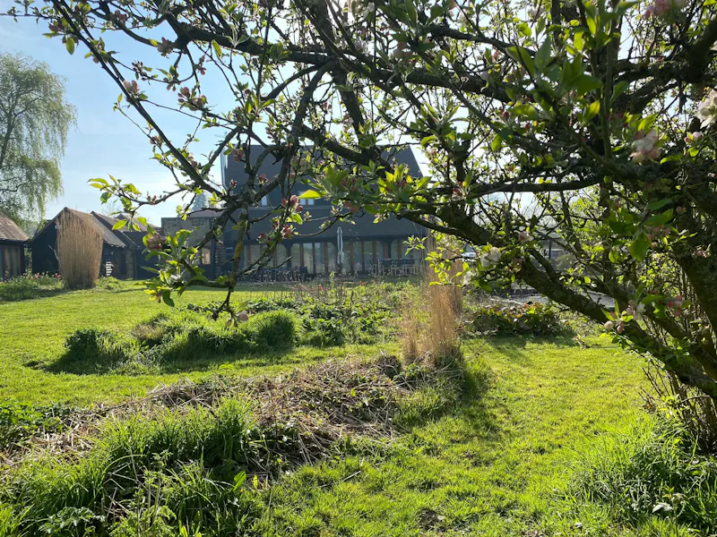 Luxe barn conversion in Dorking, L731 (photo 61)