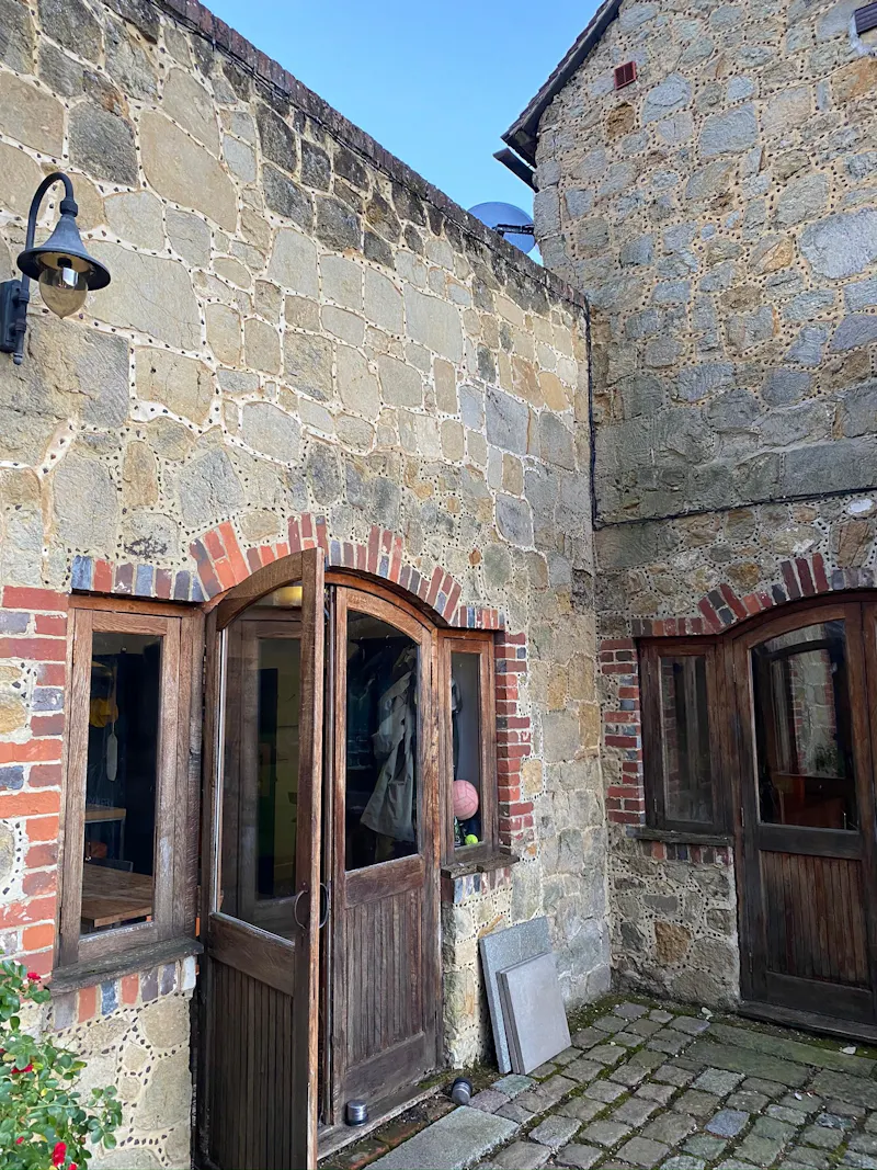 Luxe barn conversion in Dorking, L731 (photo 55)