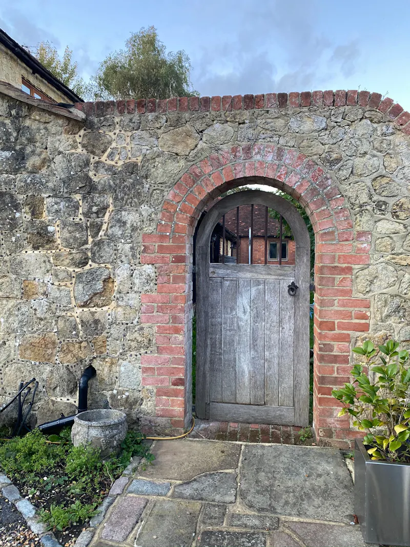 Luxe barn conversion in Dorking, L731 (photo 56)